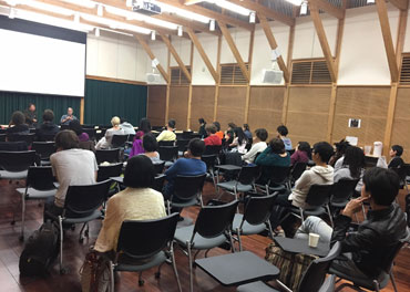 Discussion with the audience at the end of the film with Pr. Yumoto & Pr. Bercovitch